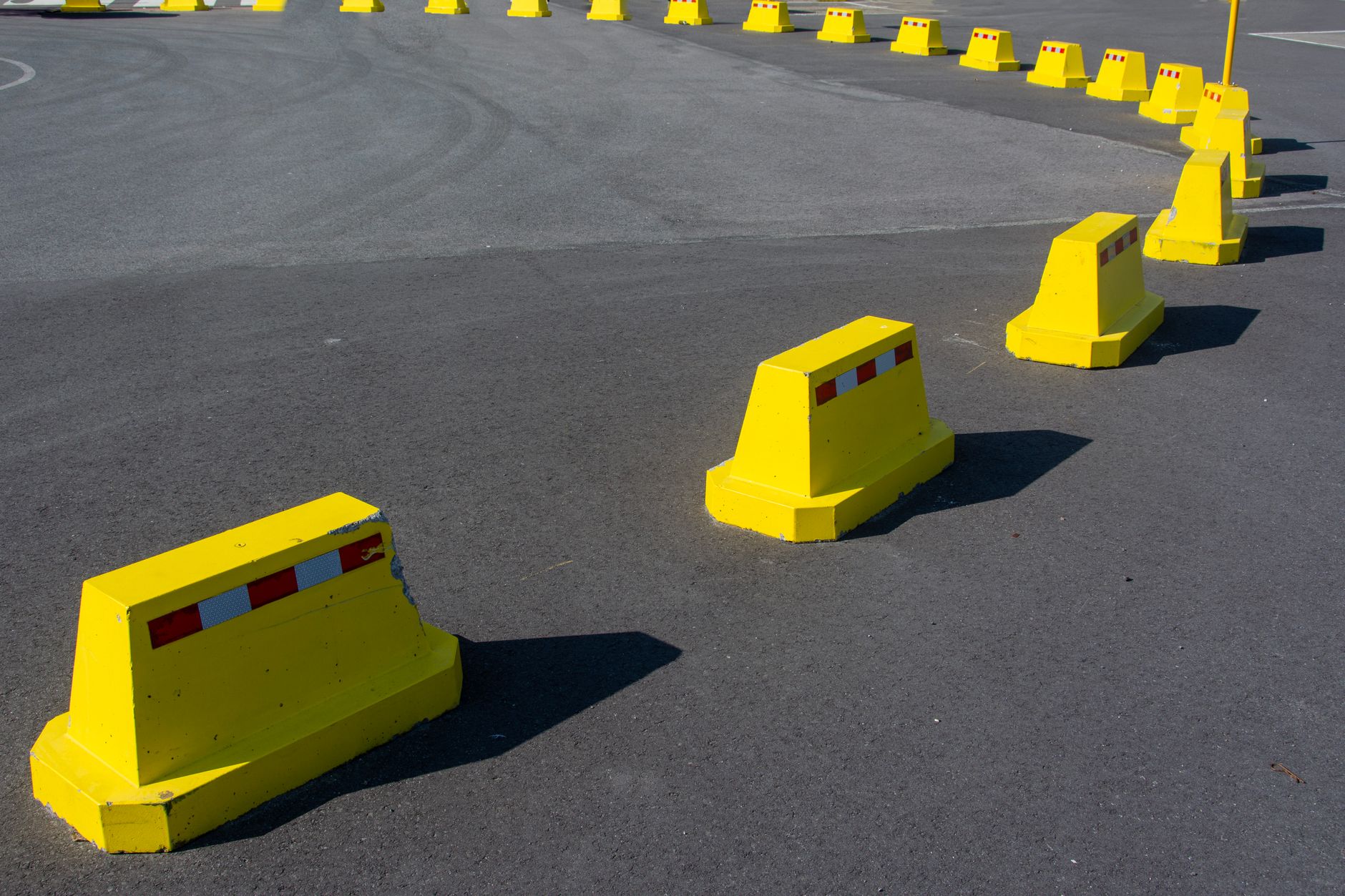 Rayleigh frequency barrier